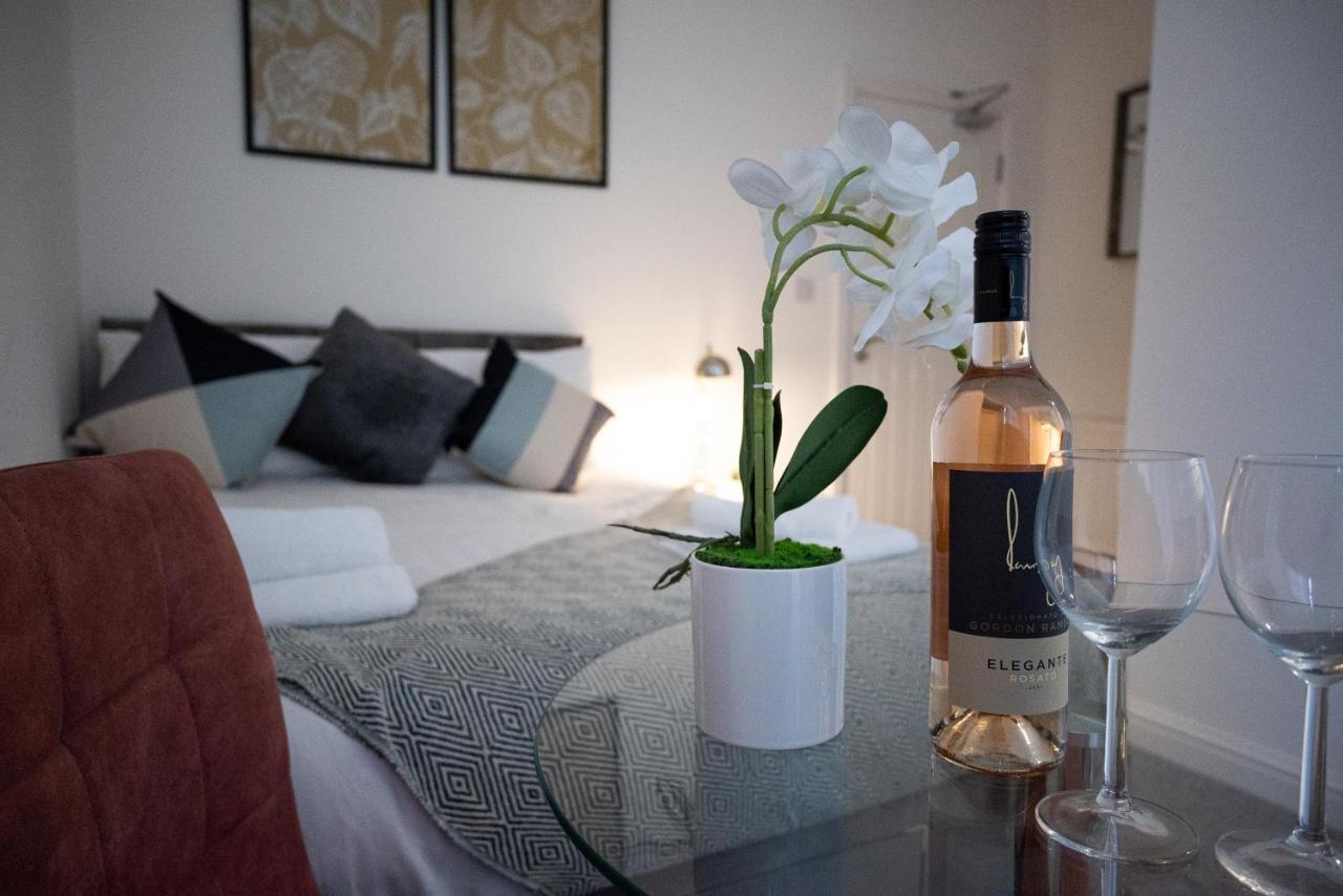 Elmo River Studios - 6 En-Suites In Wallasey - Easy Parking - Short And Long Stays Welcome Kültér fotó