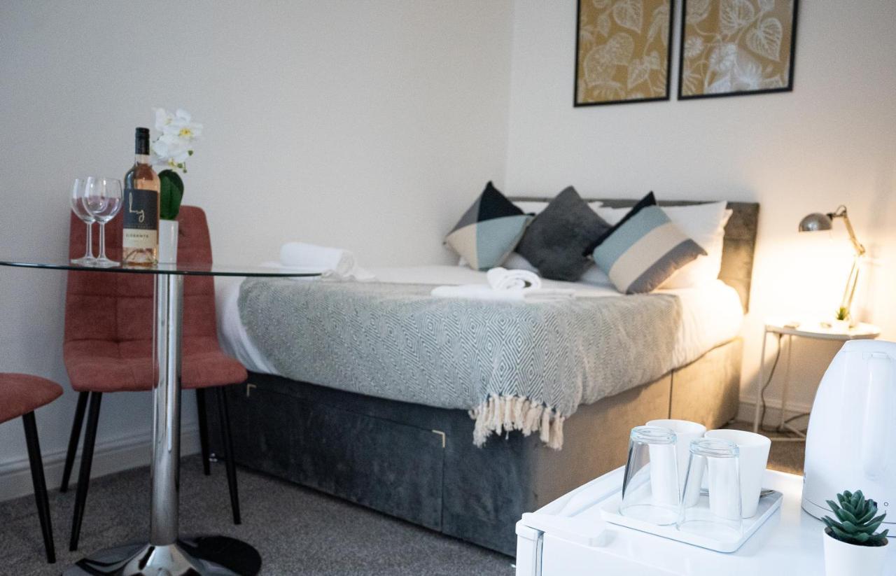 Elmo River Studios - 6 En-Suites In Wallasey - Easy Parking - Short And Long Stays Welcome Kültér fotó