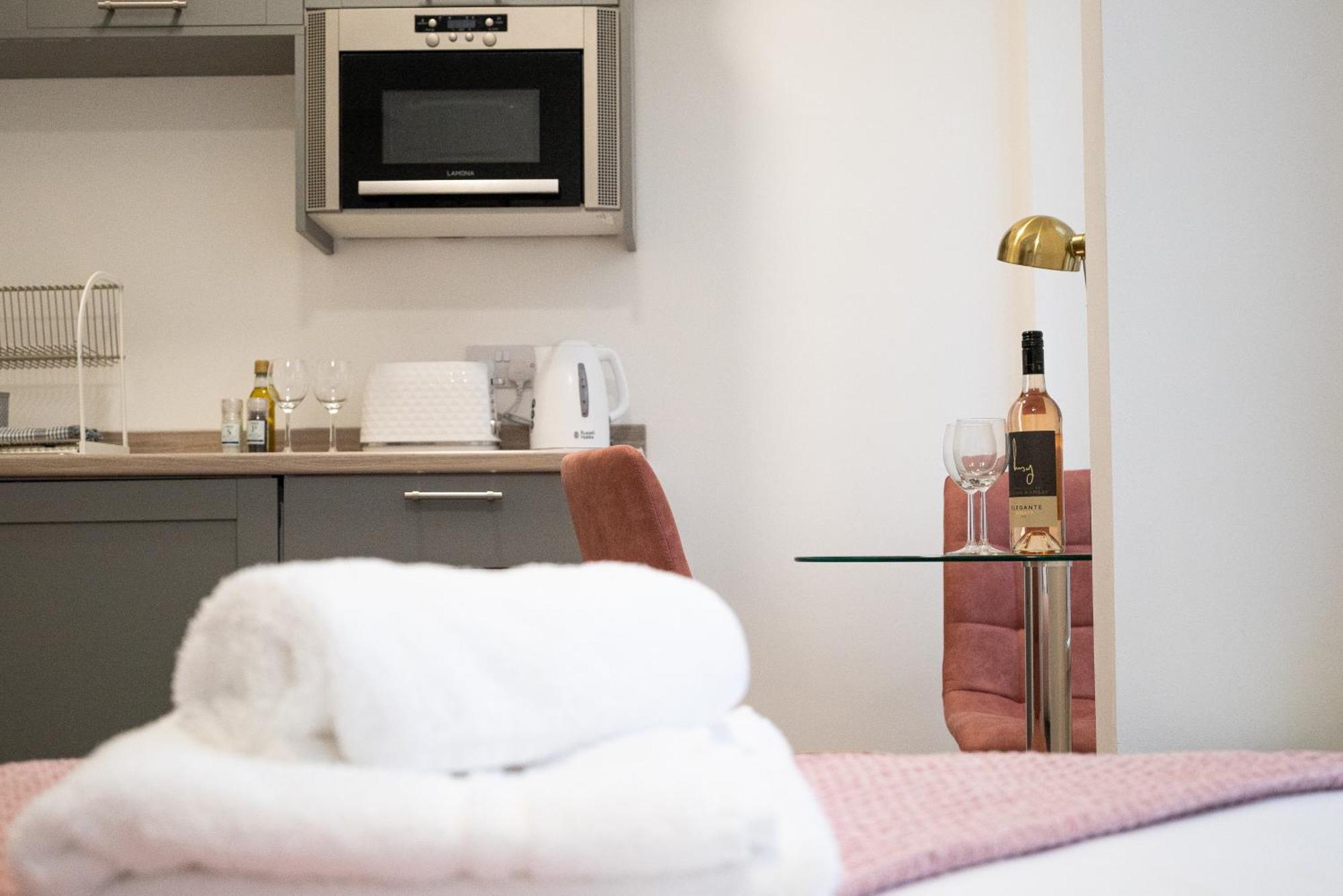 Elmo River Studios - 6 En-Suites In Wallasey - Easy Parking - Short And Long Stays Welcome Kültér fotó