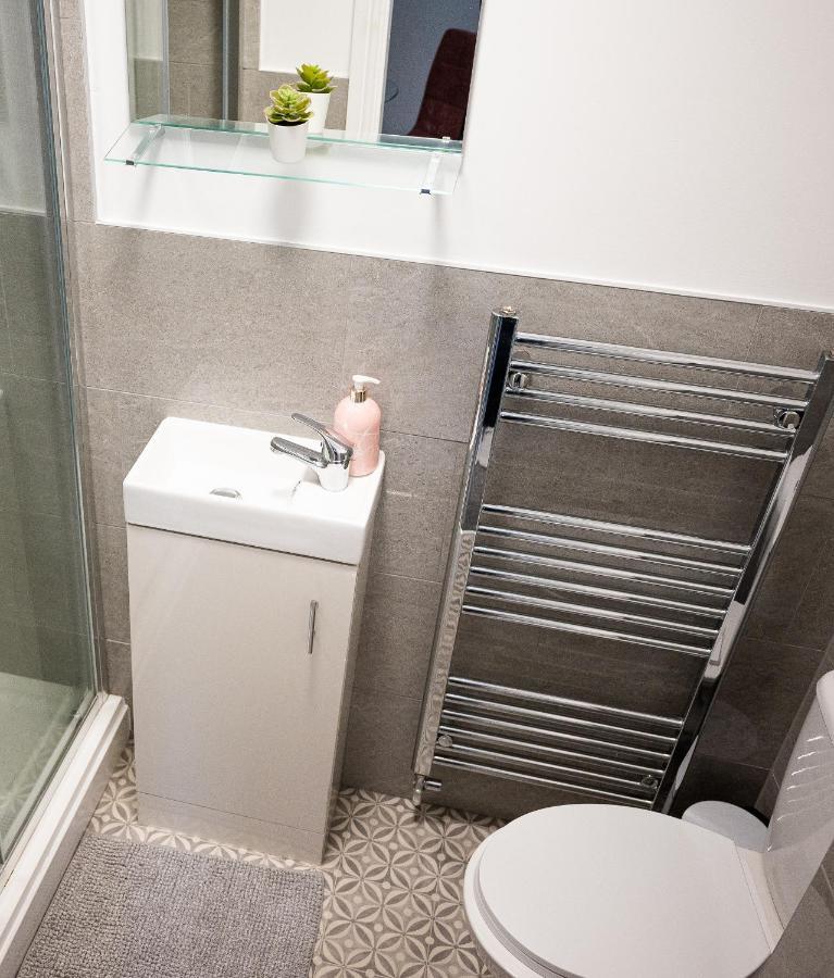 Elmo River Studios - 6 En-Suites In Wallasey - Easy Parking - Short And Long Stays Welcome Kültér fotó