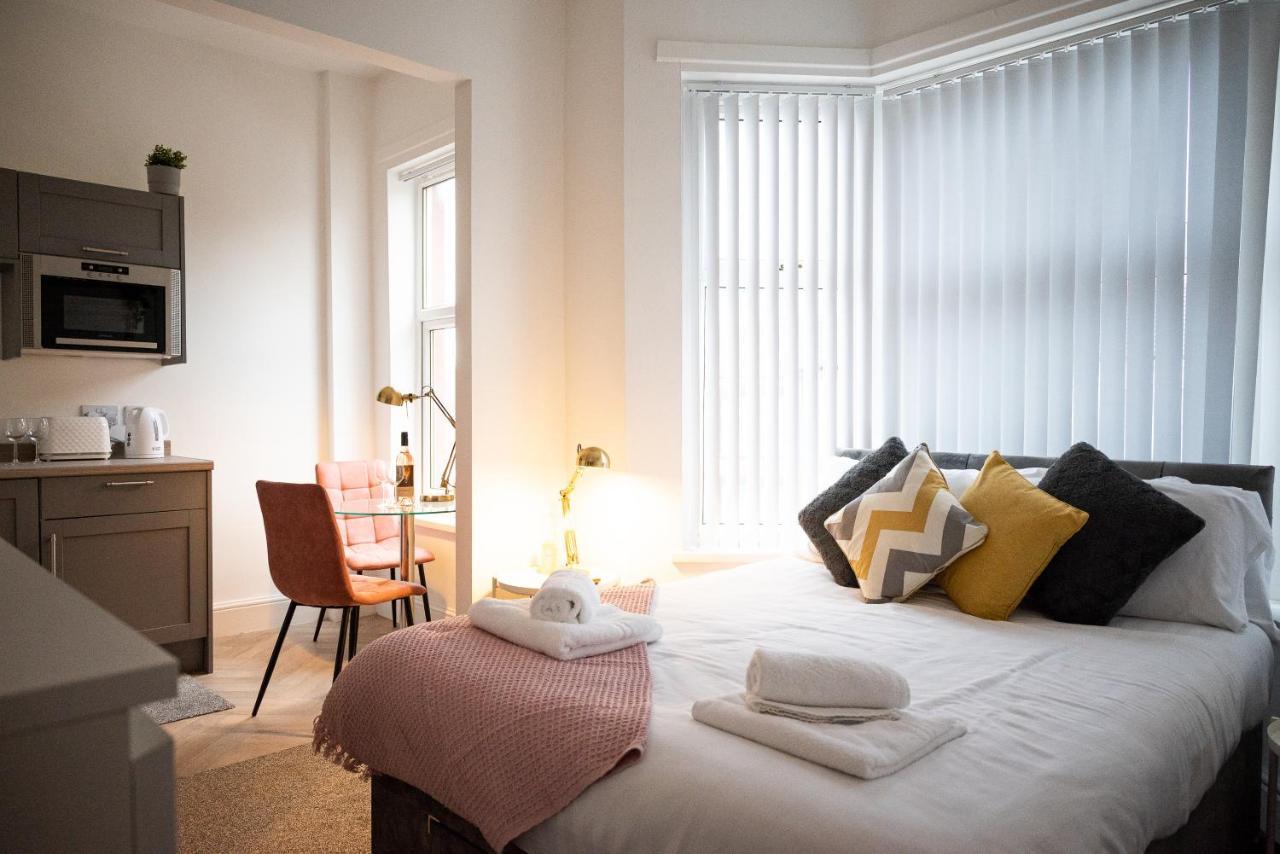 Elmo River Studios - 6 En-Suites In Wallasey - Easy Parking - Short And Long Stays Welcome Kültér fotó