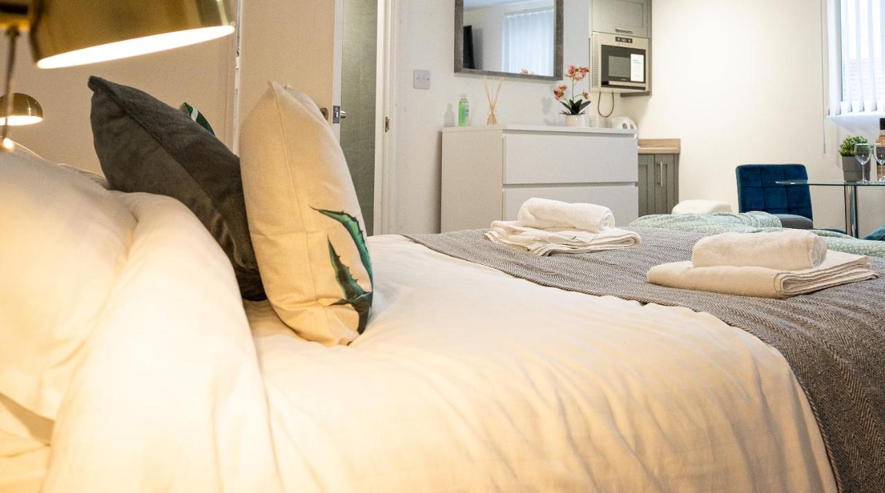 Elmo River Studios - 6 En-Suites In Wallasey - Easy Parking - Short And Long Stays Welcome Kültér fotó