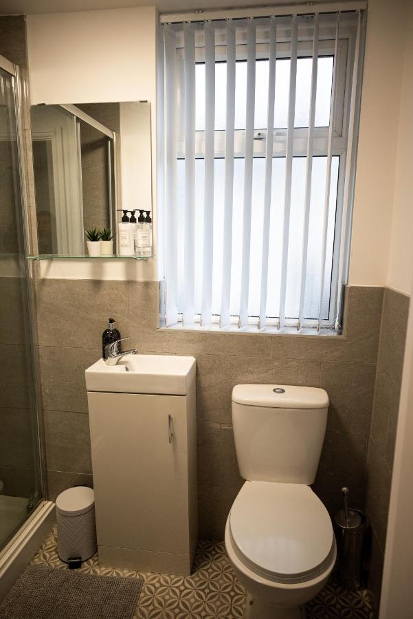 Elmo River Studios - 6 En-Suites In Wallasey - Easy Parking - Short And Long Stays Welcome Kültér fotó